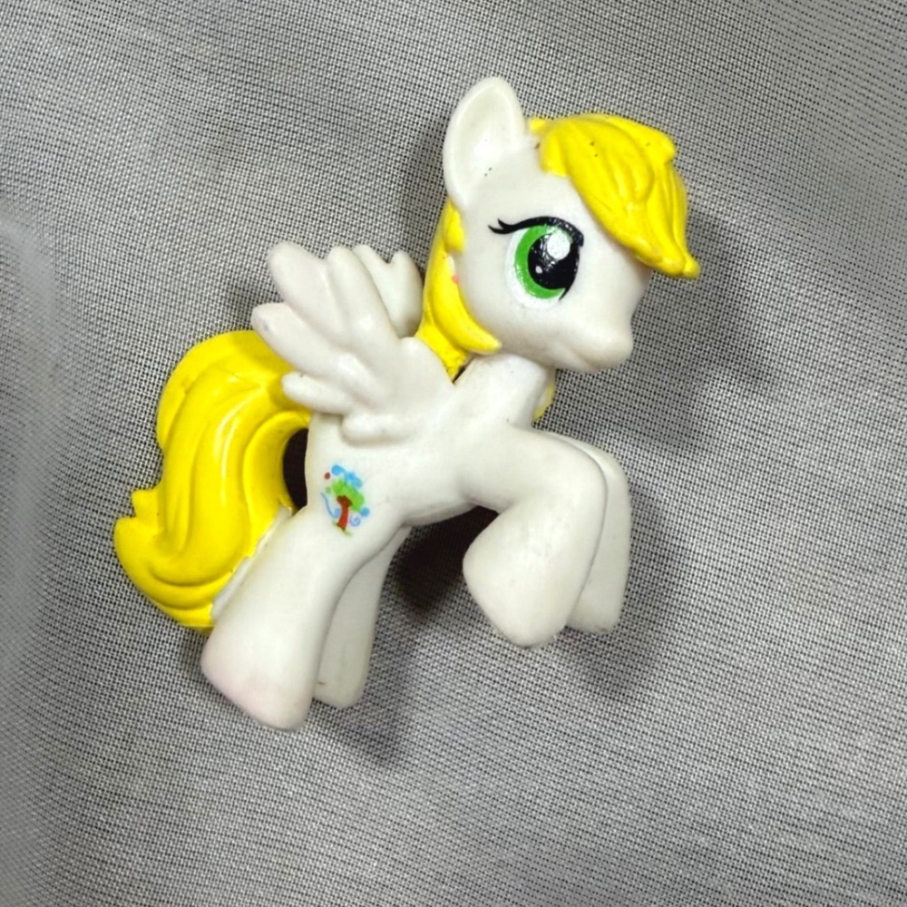 My Little Pony Derpy Hooves Ditzy Doo Mini Figure White Pegasus 2010 Hasbro Toy